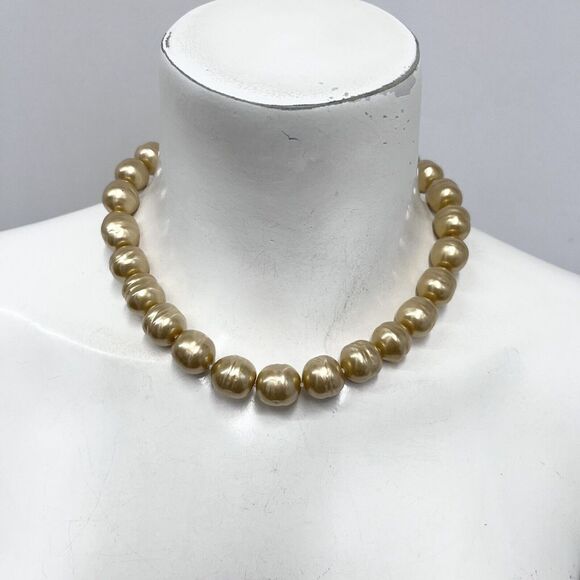 Baroque Pearl‎ Necklace Gold Tone Very Chunky From Neiman Marcus 17" Long - Picture 1 of 8